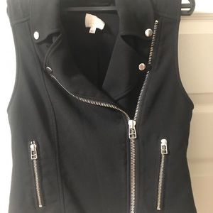 Wilfred Jackets & Coats - Aritzia Wilfred Beaumont Vest - size 2 Wilfred Jackets & Coats - Aritzia Wilfred Beaumont Vest - size 2